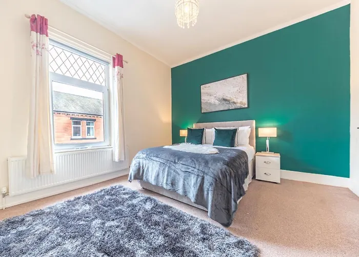 *King Bed* Luxury City Centre House