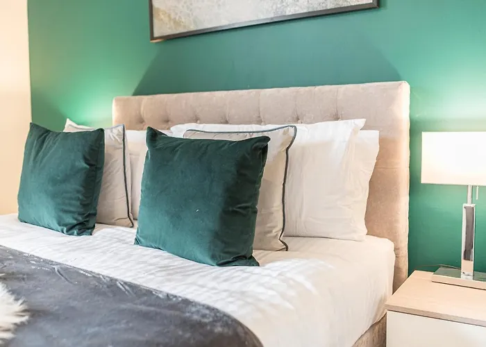 *King Bed* Luxury City Centre House